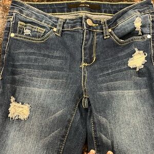 Girl’s Joe’s dark blue distressed look. In excellent condition, straight leg.